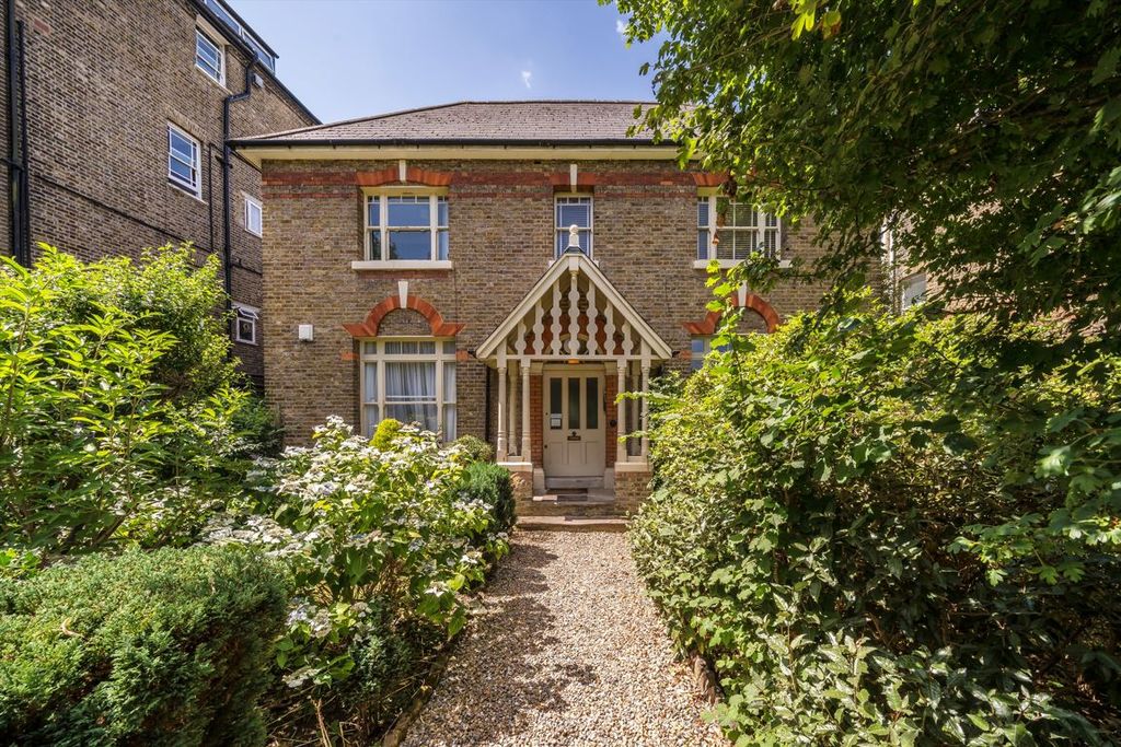 Property photo 1 of 8