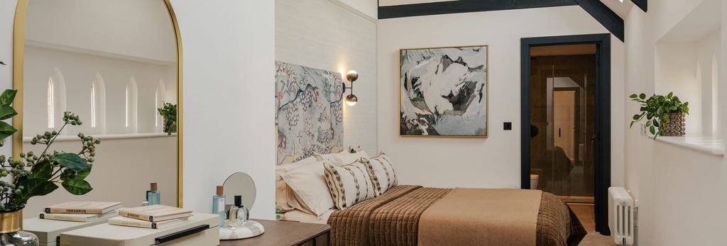 Property photo 3 of 4 Double Bed, Decorated With Modern Design
