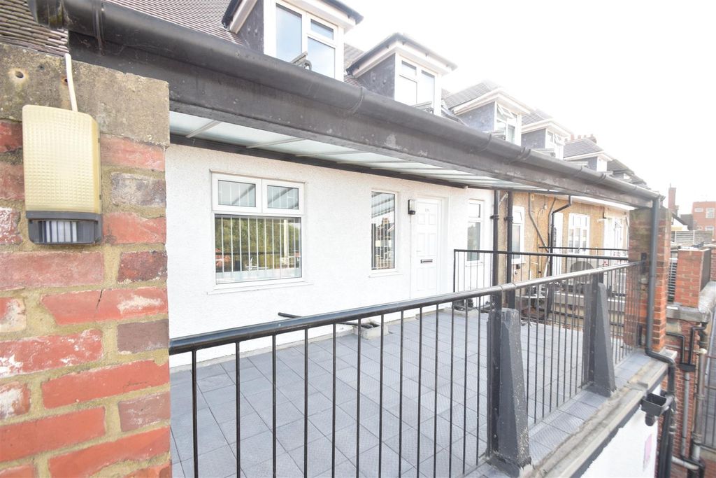 Property photo 1 of 16 External