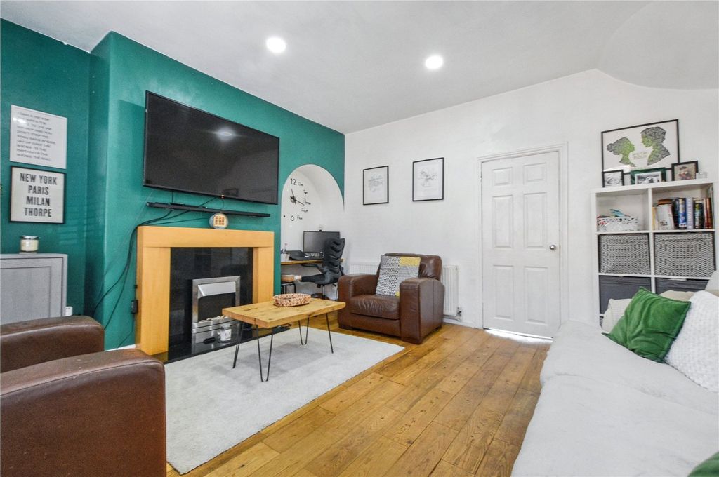 Property photo 2 of 17 Picture No. 08