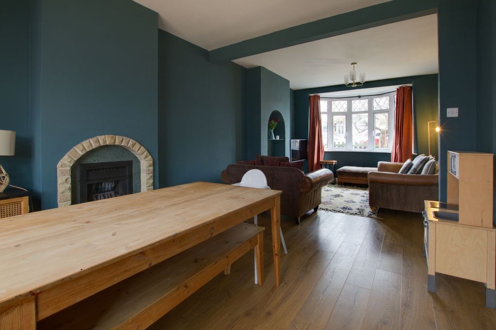 Property photo 3 of 28