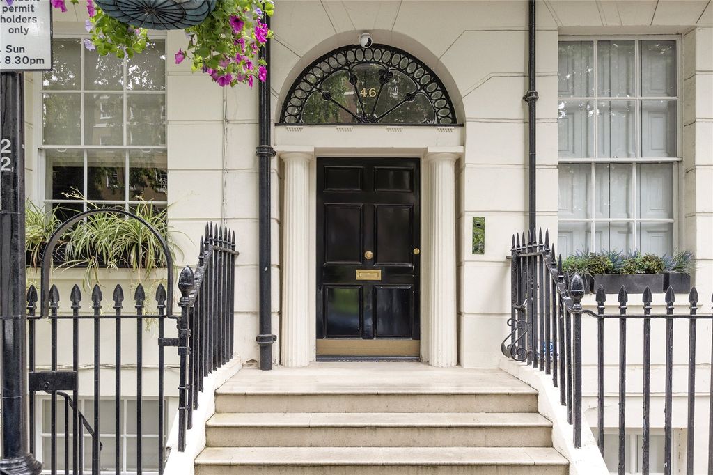 Property photo 1 of 16 Entrace