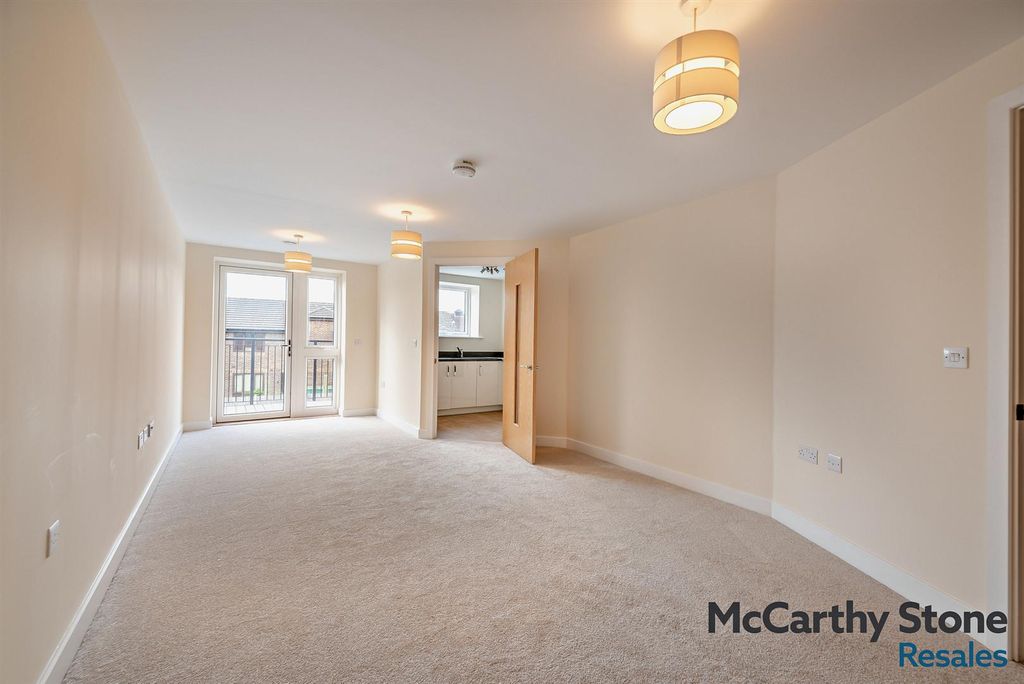 Property photo 2 of 24 8688656-Interior09-800.Jpg