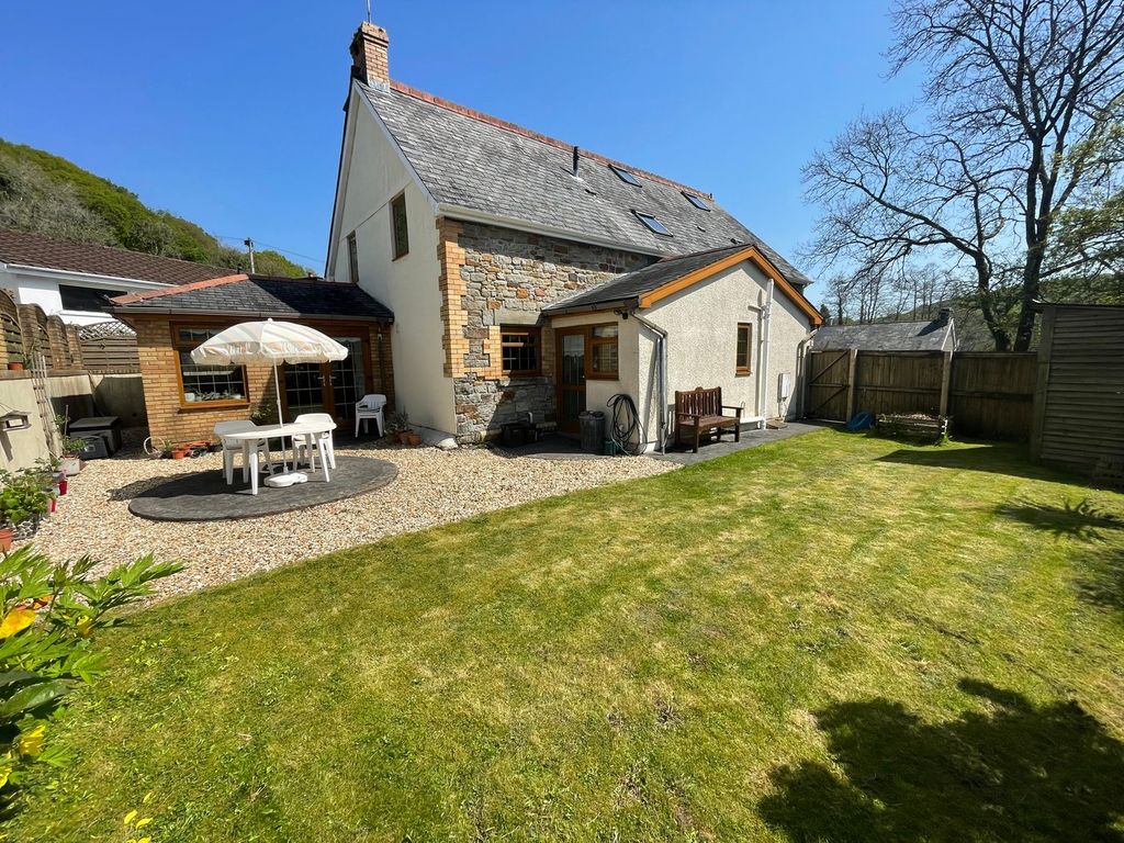 Property photo 2 of 22