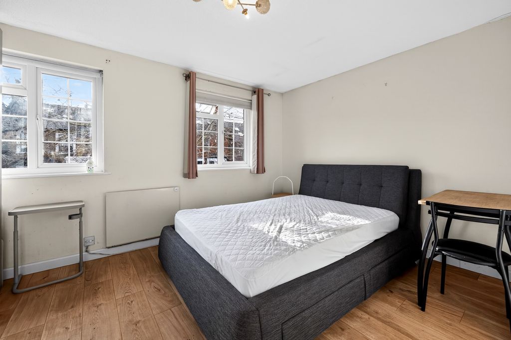 Property photo 2 of 10 Bedroom