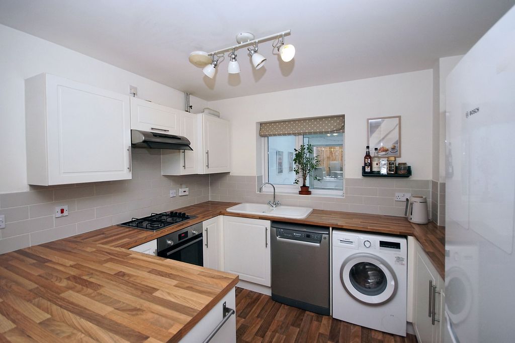 Property photo 3 of 21