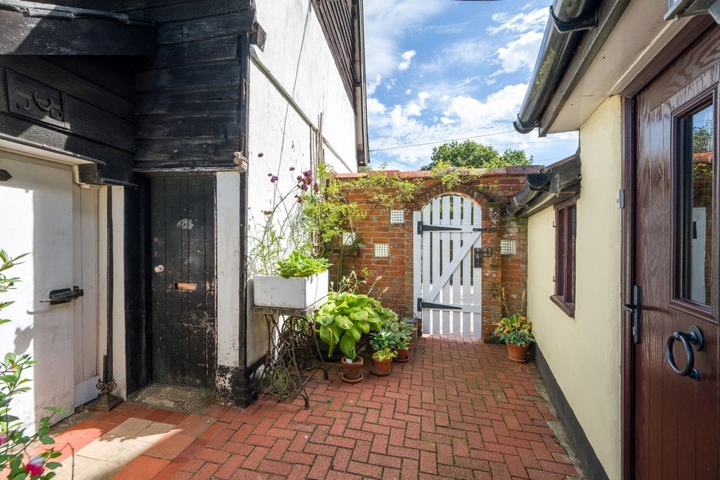 Property photo 3 of 34