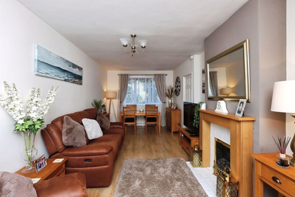 Property photo 2 of 17 Lounge