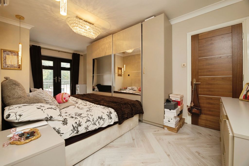 Property photo 3 of 16 Pbox-Img.Jpg