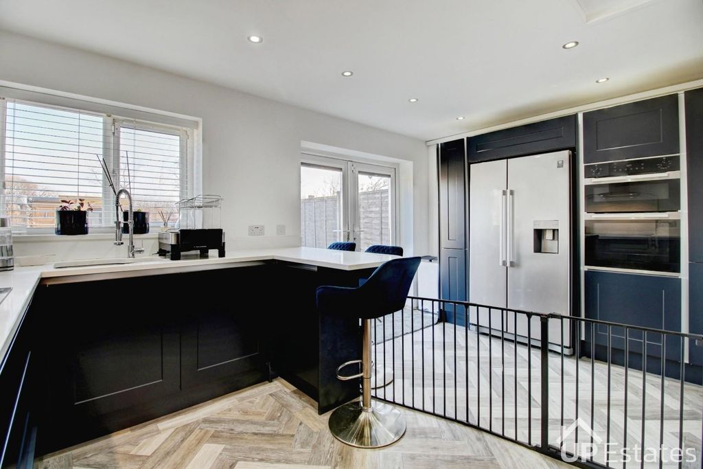 Property photo 3 of 25