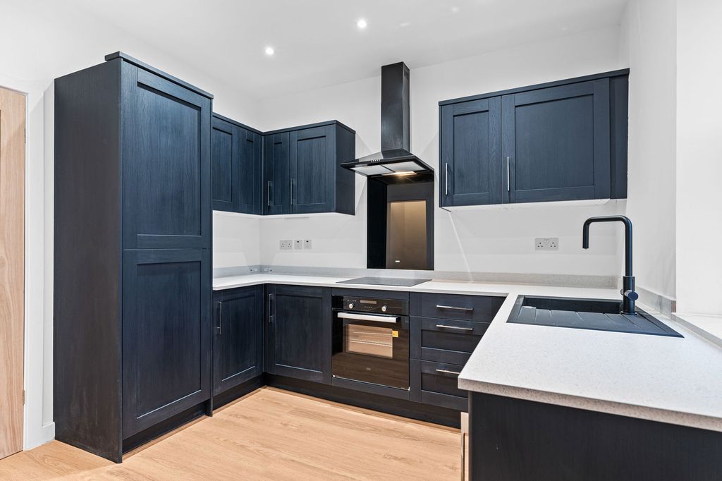 Property photo 2 of 31