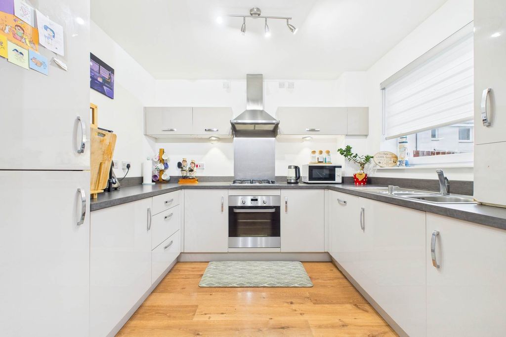 Property photo 3 of 26