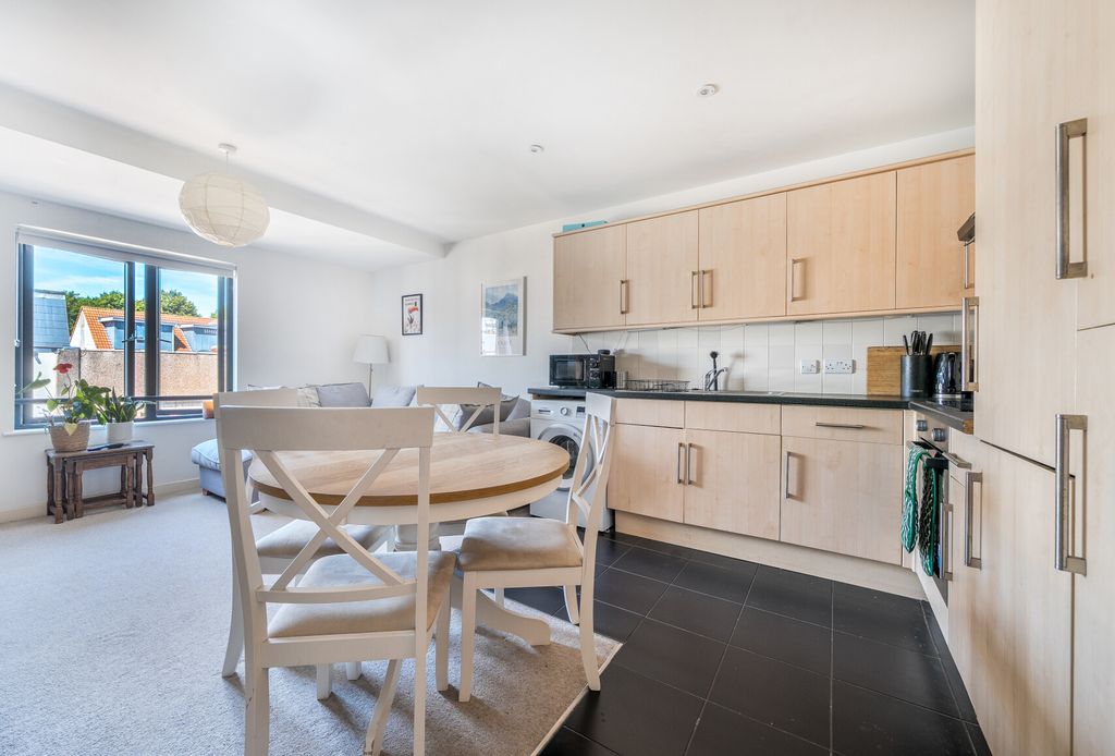 Property photo 3 of 11 1320634-16-6868Fe...