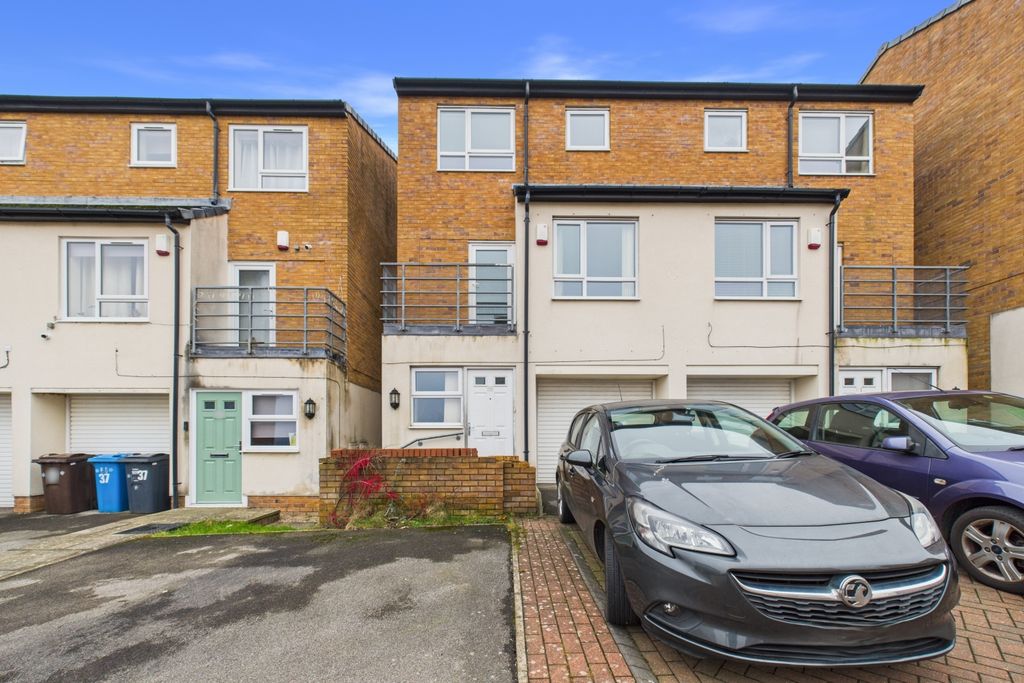 Property photo 1 of 16 Front External