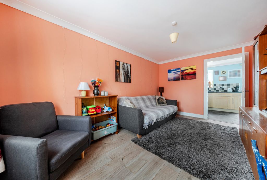 Property photo 2 of 12 1408806-11-698B0d...