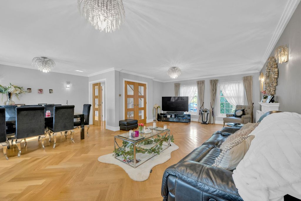 Property photo 2 of 23