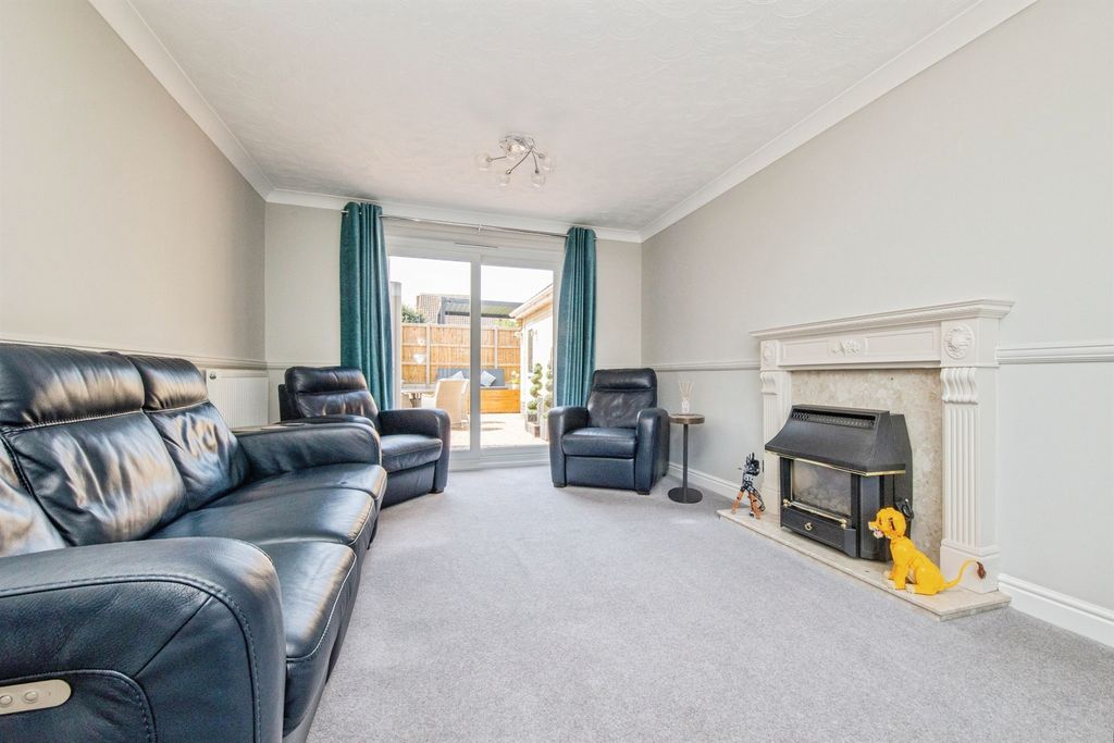 Property photo 2 of 23