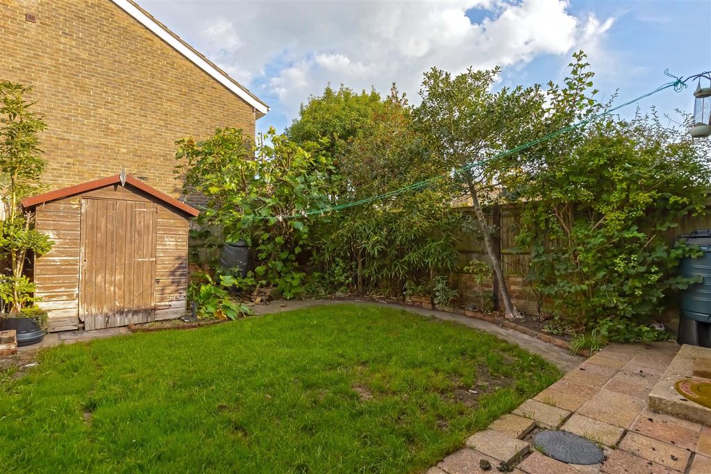 Property photo 3 of 14 Coleridge Crescent_15.Jpg