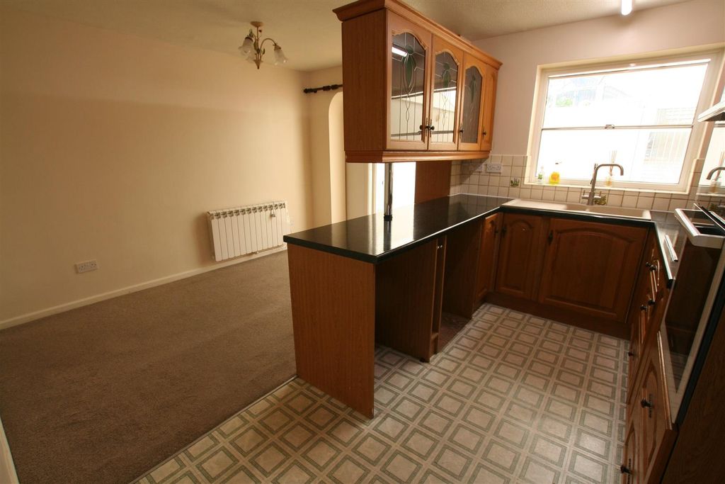 Property photo 3 of 7 Brookfarmdrive,180Kitdiner2.Jpg