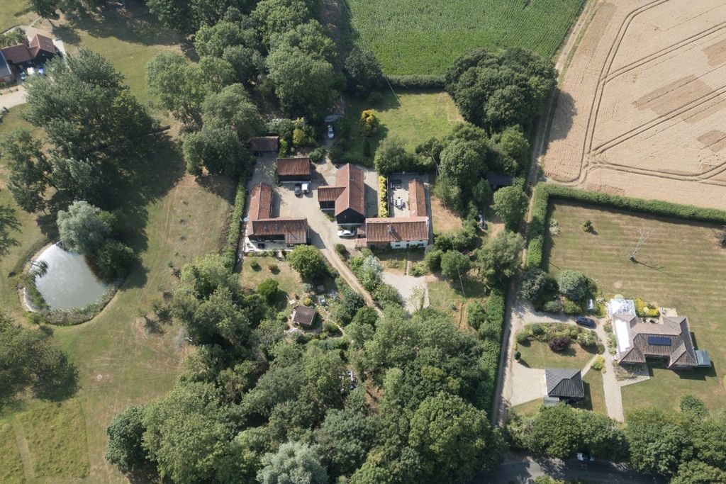 Property photo 2 of 36