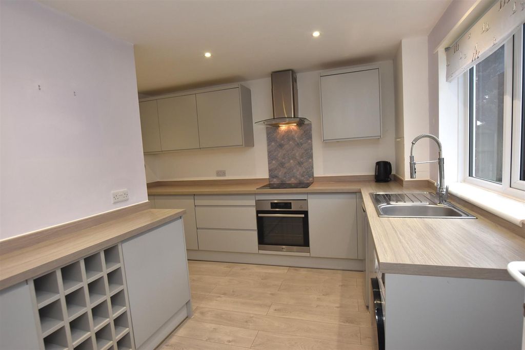 Property photo 3 of 12 Kitchen/Breakfast Room