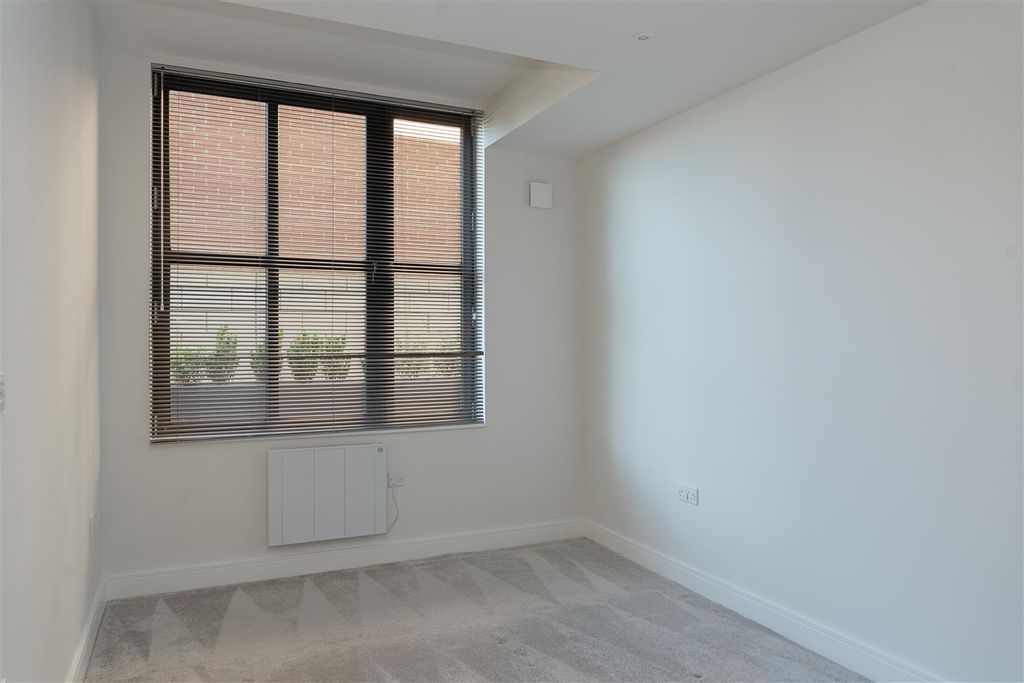 Additional image 7 of 1 bed flat for saleThe Vale, Roebuck Close, Reigate RH2