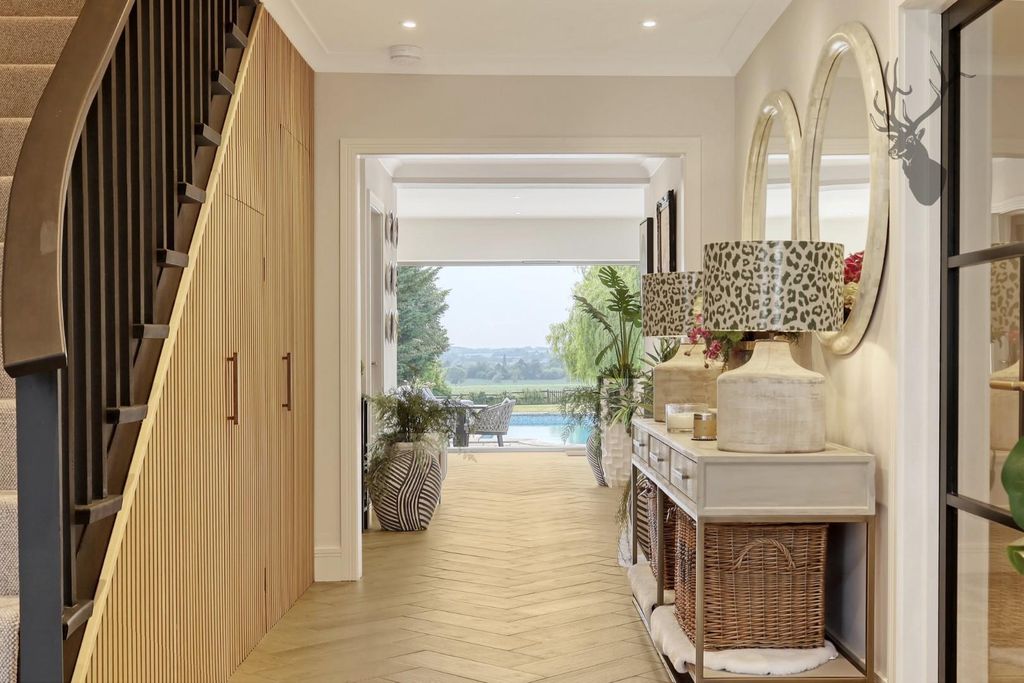 Property photo 2 of 44