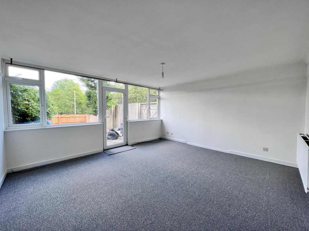 Property photo 1 of 14 Watten Court, Bletchley, Milton Keynes