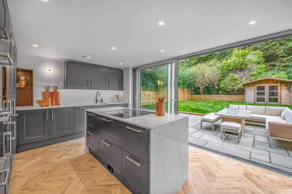 Property photo 3 of 28