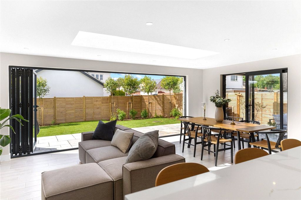 Property photo 3 of 20 Picture No. 10