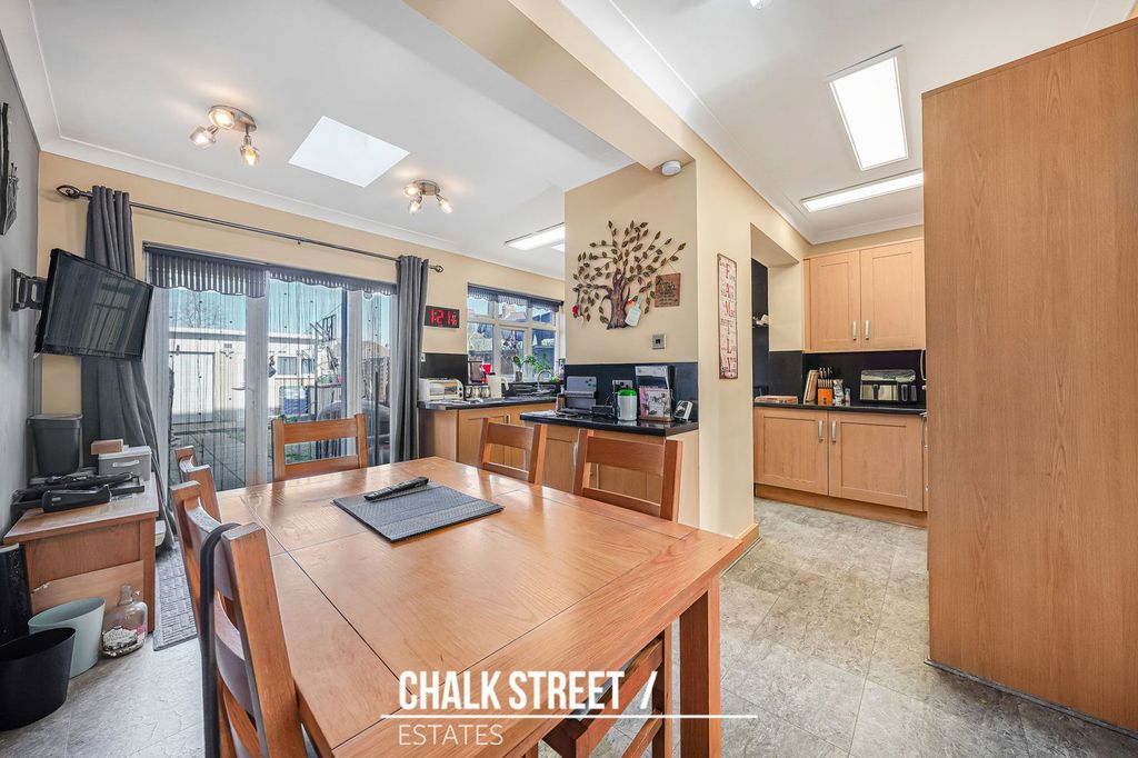 Property photo 2 of 33