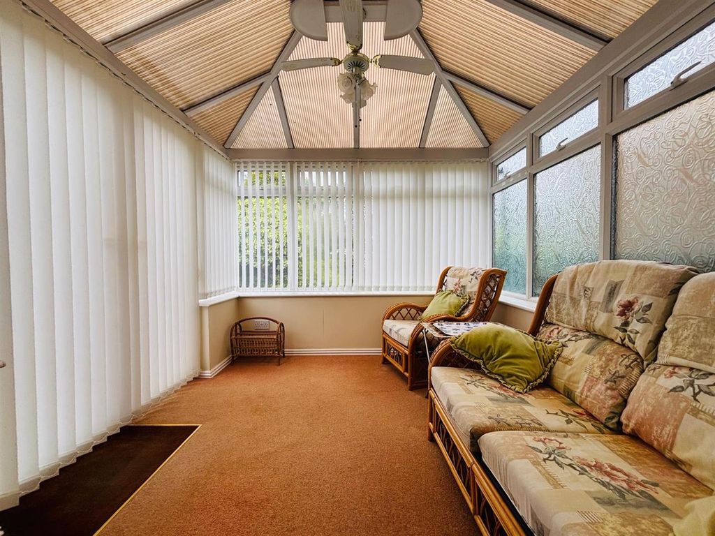 Property photo 3 of 14 Conservatory: