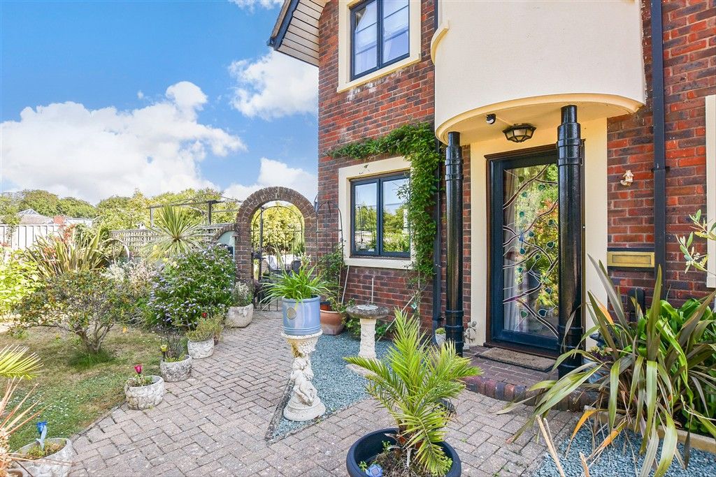 Property photo 1 of 17 External Lifestyle Photograph