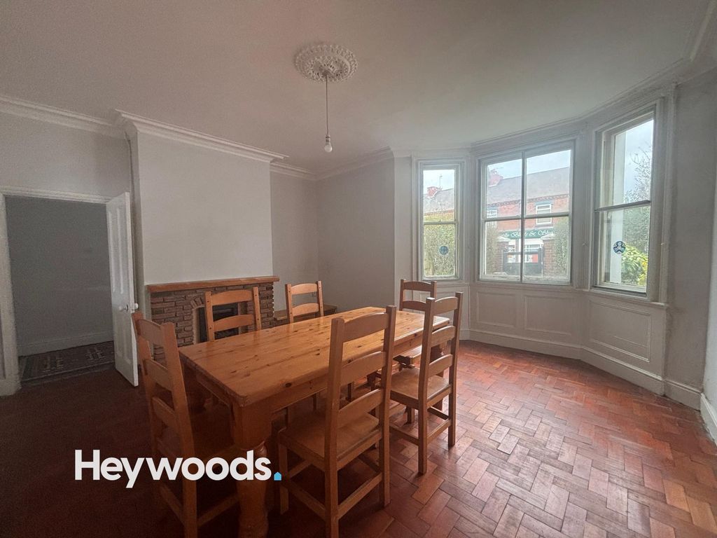 Property photo 3 of 9 12