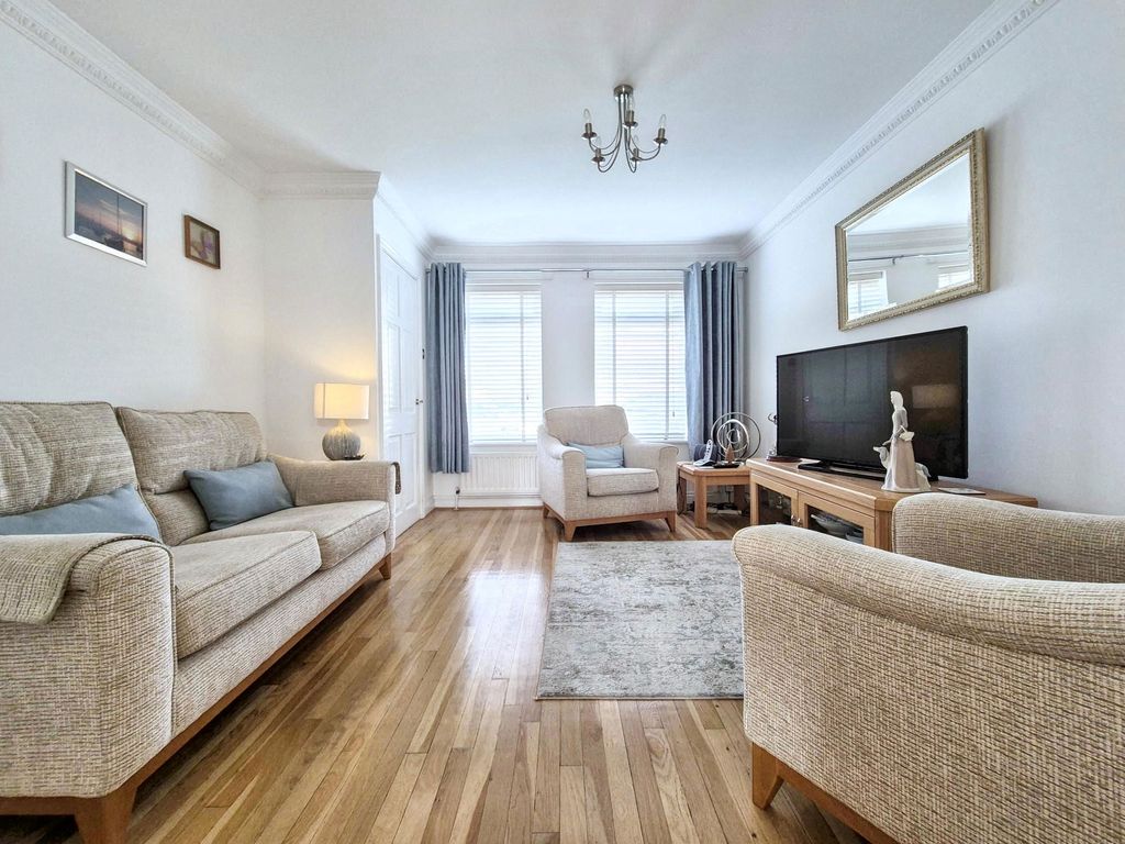 Property photo 2 of 23