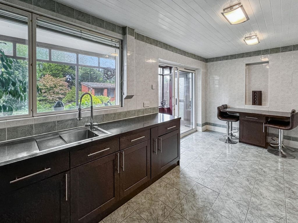 Property photo 2 of 28