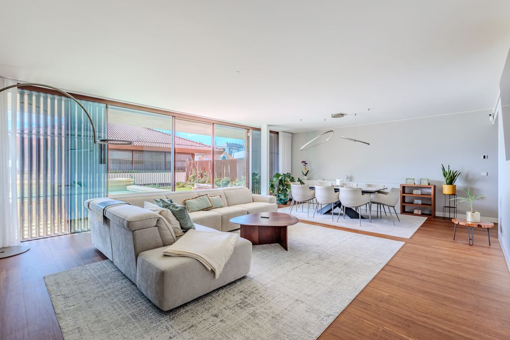 Property photo 3 of 34