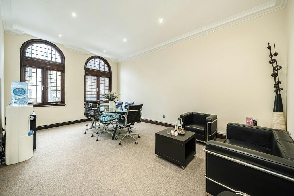 Property photo 3 of 10 60 Borough High Street Meeting Room.Jpg