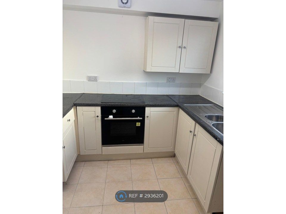 Property photo 2 of 5 Kitchen