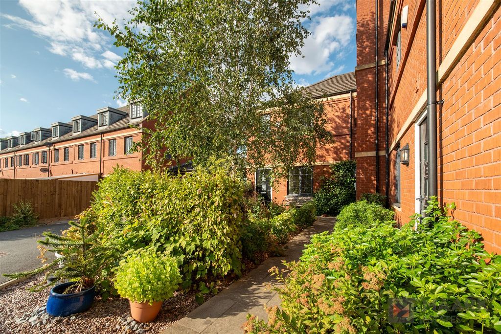 Property photo 2 of 19 Wolseyislandway-25.Jpg