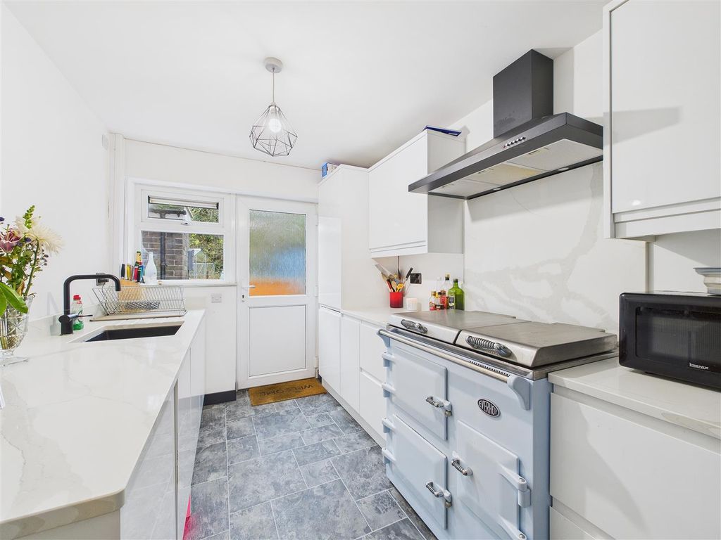 Property photo 3 of 14 Cam01407G0-Pr0024-Still008.Jpg