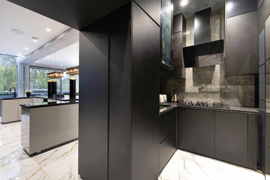 Additional image 15 of 5 bed detached house to rentWaggon Road, Barnet EN4