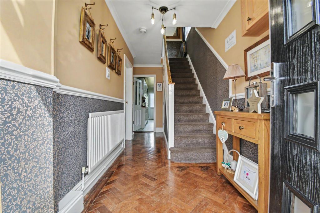 Property photo 2 of 33 Entrance Hallway