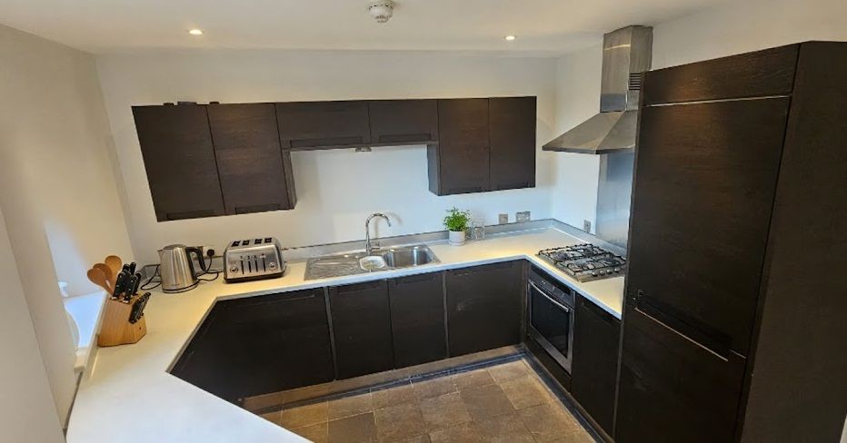 Property photo 3 of 8 Kitchen 2