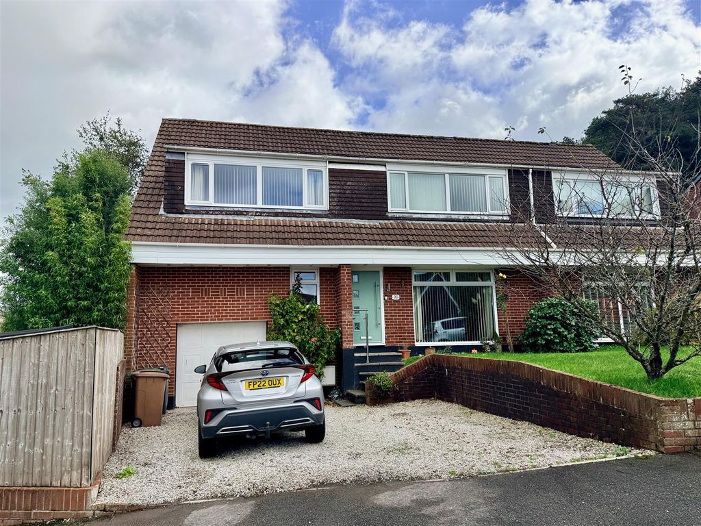Property photo 1 of 11 Aycliffe Gardens, Plympton, Plymouth Pl7 1Yn