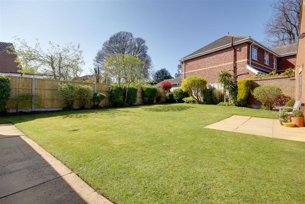 Property photo 2 of 20 Outside
