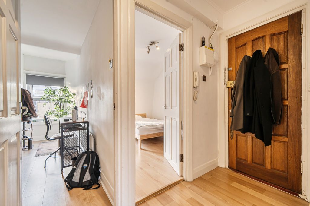 Property photo 3 of 12 Hallway