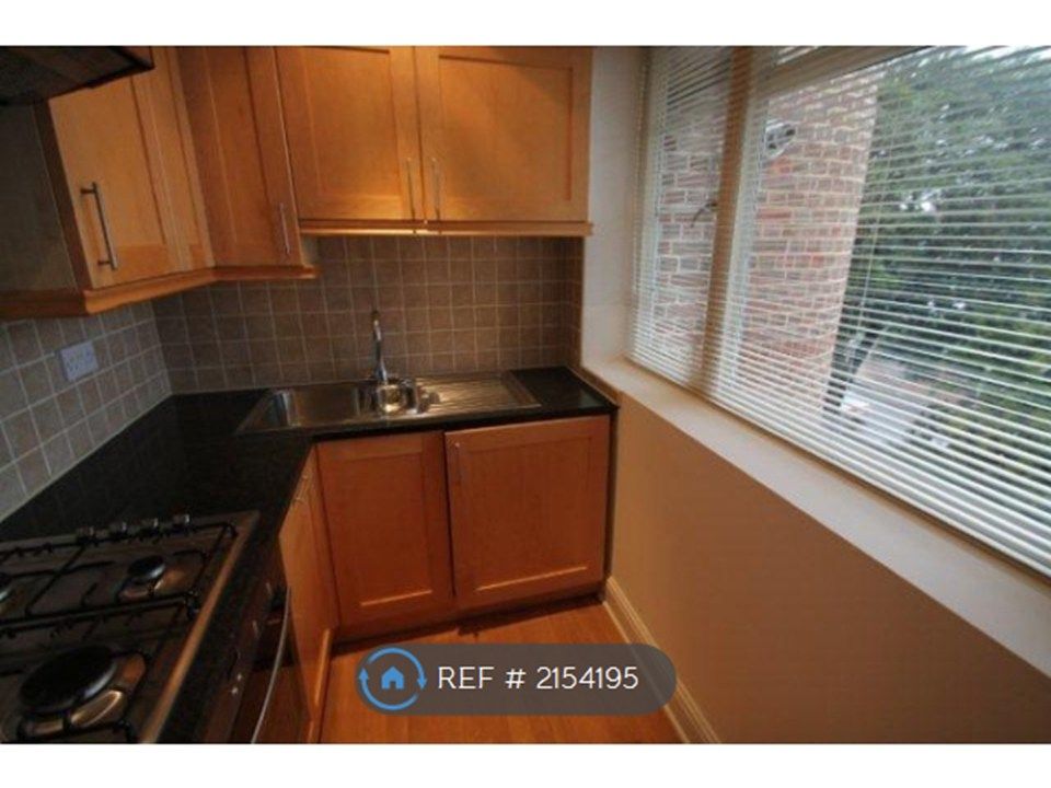Property photo 3 of 9 Kitchen