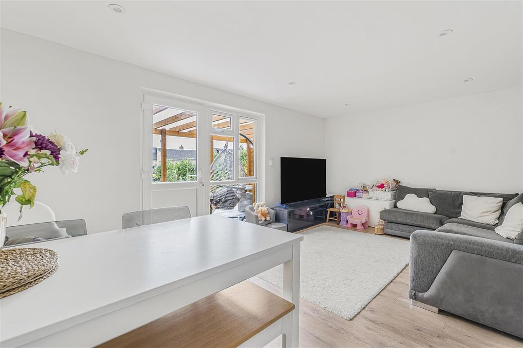 Property photo 3 of 19 27_56002.Jpg