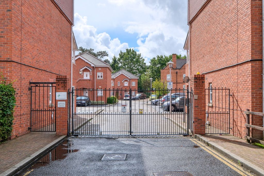 Property photo 2 of 11